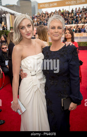 L'actrice Jamie Lee Curtis (R) et Annie Guest assister à la 73e assemblée annuelle Golden Globe Awards au Beverly Hilton de Los Angeles, CA le dimanche, Janvier 10, 2016. Référence #  32796 Fichier 063CCR pour un usage éditorial uniquement - Tous droits réservés Banque D'Images