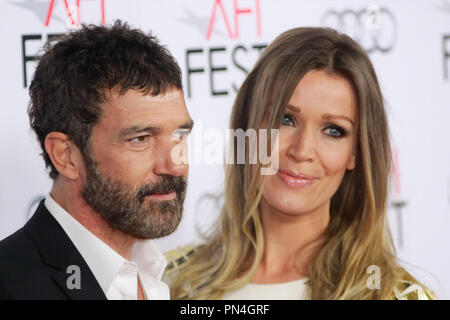 Antonio Banderas et Nicole Kimpel chez Warner Bros.' 'Le 33'' le Festival de projection de gala 2015 tenue à l'Théâtre chinois de Grauman à Hollywood, CA, 9 novembre 2015. Photo par Joe Martinez / PictureLux Banque D'Images