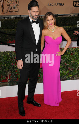 Joe Manganiello, Sofia Vergara à la 22e assemblée annuelle des Screen Actors Guild Awards tenue au Shrine Auditorium à Los Angeles, CA le Samedi, Janvier 30, 2016. Photo par PictureLux RPAC RPAC / Référence de dossier 32824 051RPAC01 pour un usage éditorial uniquement - Tous droits réservés Banque D'Images