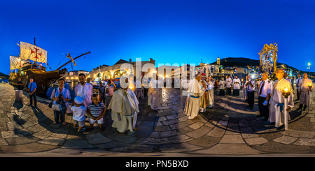 Vue panoramique à 360° de La Fête de l'Assomption de la Bienheureuse Vierge Marie en 2014.