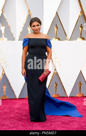 Mindy Kaling actrice arrive à la 88e cérémonie des Oscars® au Dolby® Theatre à Hollywood, CA le Dimanche, Février 28, 2016. Référence #  32854 Fichier 039THA pour un usage éditorial uniquement - Tous droits réservés Banque D'Images