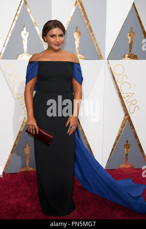 Mindy Kaling arrive à la 88e cérémonie des Oscars® au Dolby® Theatre à Hollywood, CA le Dimanche, Février 28, 2016. Référence de fichier #  32854 118 THA pour un usage éditorial uniquement - Tous droits réservés Banque D'Images