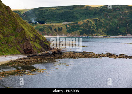 La côte près de Crovie village, Banff, en Écosse, Highlands, Royaume-Uni Banque D'Images