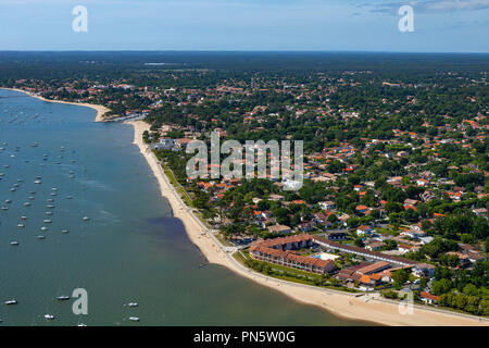 Andernos-les-Bains (au sud-ouest de la France) : Vue aérienne de la ville dans le bassin d'Arcachon (non disponible pour l'édition de cartes postales) Banque D'Images