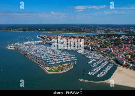 Arcachon (sud-ouest de la France) : Vue aérienne de la ville et de la marina (non disponible pour l'édition de cartes postales) Banque D'Images