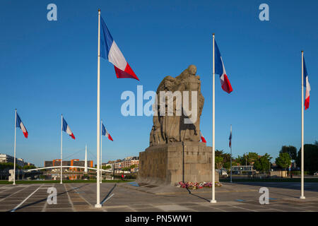 Le Havre (Normandie, nord ouest de la France) : Anglais tricolores entourant le monument commémoratif de la première et la DEUXIÈME GUERRE MONDIALE en face du port (pas disponible pour carte postale ed Banque D'Images