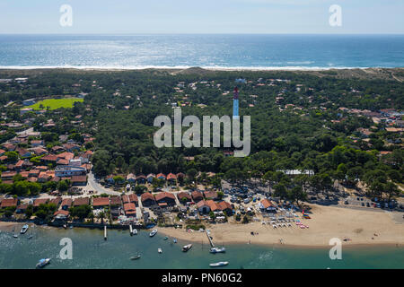 Lege-Cap-Ferret (sud-ouest de la France) : Vue aérienne du Cap Ferret. Le phare vu par la partie intérieure de la Baie d'Arcachon (pas av Banque D'Images