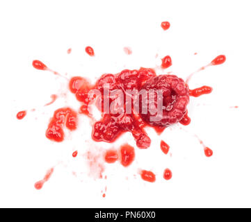 Framboises brisées isolated on white Banque D'Images