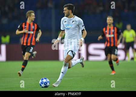 Les Charkiw, Ukraine. 19 Sep, 2018. Football : Ligue des Champions, Schachtjor - Donezk 1899 Hoffenheim, phase Groupe, Groupe F, Journée 1, au stade Metalist. L'Grilleitsch Hoffenheim Florian joue la balle. Credit : Uwe Anspach/dpa/Alamy Live News Banque D'Images