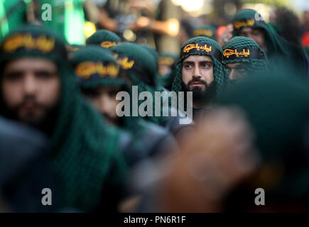 Beyrouth, Liban. Sep 20, 2018. 20 septembre 2018, Liban, Beyrouth : les partisans du Hezbollah, les libanais pro-iranien parti islamiste chiite et groupe militant, prendre part à un rassemblement de masse pour marquer la 'Mourning de Muharram' procession religieuse, tenue le neuvième jour de Muharram, à Beyrouth, Liban, le 20 septembre 2018. Les musulmans chiites dans le monde d'observer la première Muharram, mois du calendrier islamique, pour marquer le martyre de l'Imam Hussein ibn Ali, le petit-fils du prophète Mahomet. Islamique Credit : Marwan Naamani/afp/Alamy Live News Banque D'Images