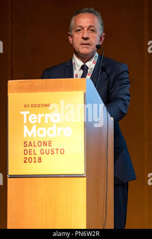 Turin, Italie. 20 septembre 2018. Italie Piémont Turin -Terra Madre Salone del Gusto 20ème Septembre 2018 - inauguration officielle et ouverture au public- Giorgio Ferrero ,assessore pour l'agriculture, de la chasse et de la pêche dans la région du Piémont : crédit facile vraiment Star/Alamy Live News Banque D'Images