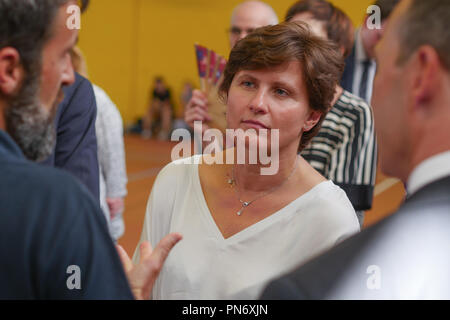 Villeurbanne, France, September 20th, 2018 : accompagné par Frédérique Vidal, Ministre de l'enseignement supérieur, ancien champion de natation et nouvellement promu Ministre des Sports, Roxana Maracineanu est perçu à l'INSA et de STAPS Villeurbanne, près de Lyon (Centre-est de la France) le 20 septembre 2018, qu'elle rencontre les membres de l'organisation des Jeux Olympiques de courtoisie et Fédération française de sports, des étudiants et des champions, à l'occasion de la génération 2014 Lancement officiel de l'étiquette pour les universités. Crédit photo : Serge Mouraret/Alamy Live News Banque D'Images