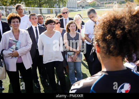 Villeurbanne, France, September 20th, 2018 : accompagné par Frédérique Vidal, Ministre de l'enseignement supérieur, ancien champion de natation et nouvellement promu Ministre des Sports, Roxana Maracineanu est perçu à l'INSA et de STAPS Villeurbanne, près de Lyon (Centre-est de la France) le 20 septembre 2018, qu'elle rencontre les membres de l'organisation des Jeux Olympiques de courtoisie et Fédération française de sports, des étudiants et des champions, à l'occasion de la génération 2014 Lancement officiel de l'étiquette pour les universités. Crédit photo : Serge Mouraret/Alamy Live News Banque D'Images