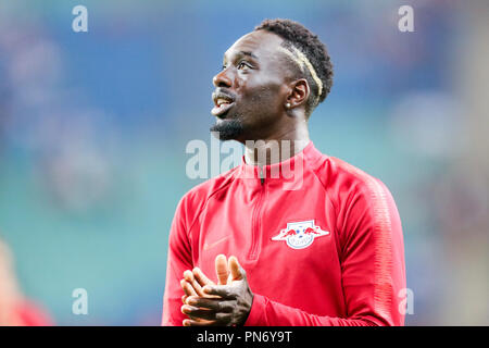 Leipzig, Saxe. Sep 20, 2018. Football : Ligue Europa, Groupe étape, Journée 1 : RB Leipzig - RB Salzbourg. Leipzig dvd Jean-Kévin Augustin vient à la hauteur de se réchauffer. Crédit : Jan Woitas/dpa-Zentralbild/dpa/Alamy Live News Banque D'Images