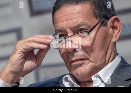 Sao Paulo, Brésil, le 20 septembre 2018. Hamilton général Mourão, candidate à la vice-présidence du conseil d'Bolsonaro Jaïr, participe à une réunion avec les candidats à l'élection présidentielle au Brésil, ABIMAQ Association des constructeurs de machines, de l'administration centrale, à Sao Paulo. Credit : Alf Ribeiro/Alamy Live News Banque D'Images