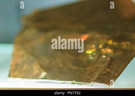 Spécimen de biotite rock industries des mines et des carrières. La biotite est un minéral phyllosilicate commune au sein du groupe de mica, avec le che approximative Banque D'Images