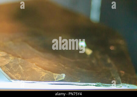 Spécimen de biotite rock industries des mines et des carrières. La biotite est un minéral phyllosilicate commune au sein du groupe de mica, avec le che approximative Banque D'Images