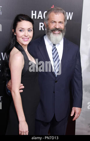 Rosalind Ross, Mel Gibson 10/24/2016 Le Los Angeles projection spéciale de "Hacksaw Ridge' organisée à l'Académie's Samuel Goldwyn Theatre de Los Angeles, CA Photo par Izumi Hasegawa / HNW/ PictureLux Banque D'Images