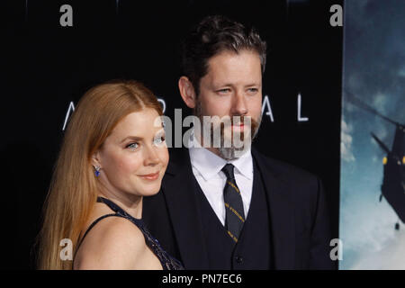 Amy Adams, Darren Le Gallo au la premiere de Paramount Pictures' 'Arrivée' qui s'est tenue au Regency Village Theatre de Westwood, CA, 6 novembre 2016. Photo par Joseph Martinez / PictureLux Banque D'Images