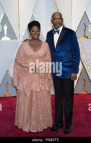 L'acteur Samuel L. Jackson et sa femme, LaTanya Richardson, arriver à la 89e cérémonie des Oscars® au Dolby® Theatre à Hollywood, CA le Dimanche, Février 26, 2017. Référence #  33242 Fichier 227THA pour un usage éditorial uniquement - Tous droits réservés Banque D'Images