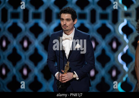 Damien Chazelle pose des coulisses de l'Oscar® de la meilleure mise en scène, pour un travail sur "La La Land" au cours de l'ABC de la télédiffusion en direct 89e Oscars® au Dolby® Theatre à Hollywood, CA le Dimanche, Février 26, 2017. Référence #  33242 Fichier 458THA pour un usage éditorial uniquement - Tous droits réservés Banque D'Images