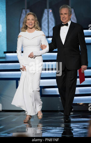 Faye Dunaway et Warren Beatty présent lors de la diffusion de l'ABC en direct 89e Oscars® au Dolby® Theatre à Hollywood, CA le Dimanche, Février 26, 2017. Référence #  33242 Fichier 485THA pour un usage éditorial uniquement - Tous droits réservés Banque D'Images