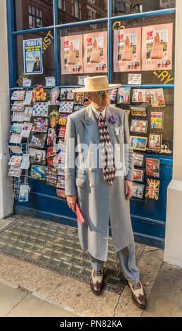 Londres. Septembre 2018. Magnifiquement habillés d'un gentleman anglais à Londres Banque D'Images