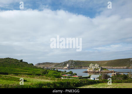 Vue depuis l'île de Bryher pendu et Tresco dans la distance. Îles Scilly. Cornwall. UK. Banque D'Images