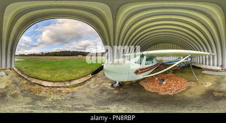 Vue panoramique à 360° de Reine à l'hangar de l'aéroport de Marlboro