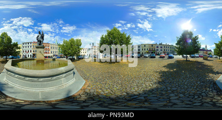 Vue panoramique à 360° de Frýdek-Místek - fontaine à Zámecké náměstí (Place du Château)