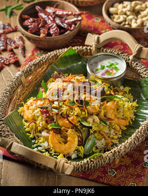 Biryani de crevettes de l'Inde du Sud. Crevettes épicées et plat de riz. L'alimentation de l'Inde Banque D'Images