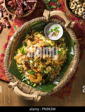 Biryani de crevettes de l'Inde du Sud. Crevettes épicées et plat de riz. L'alimentation de l'Inde Banque D'Images