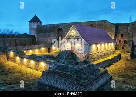 IVANGOROD, RUSSIE - 1 janvier, 2017 : Musée dans la forteresse Ivangorod. C'est une ancienne petite grange poudre de 17 siècle. La forteresse a été construite en 1492 Banque D'Images