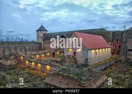 IVANGOROD, RUSSIE - 1 janvier, 2017 : Musée dans la forteresse Ivangorod. C'est une ancienne petite grange poudre de 17 siècle. La forteresse a été construite en 1492 Banque D'Images