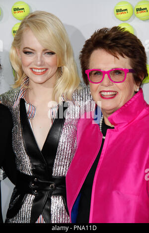 Emma Stone, Billie Jean King lors de la première de Fox Searchlight Pictures' 'bataille des sexes' qui s'est tenue au Regency Village Theatre de Westwood, CA, le 16 septembre 2017. Photo par Joseph Martinez / PictureLux Banque D'Images