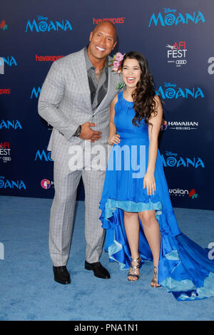 Dwayne Johnson, Auli'je Cravalho à l'AFI Fest 2016 Première mondiale de Disney's 'Moana' tenue à l'Théâtre chinois de Grauman à Hollywood, CA, le 14 novembre 2016. Photo par Joseph Martinez / PictureLux Banque D'Images