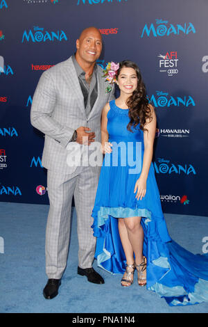 Dwayne Johnson, Auli'je Cravalho à l'AFI Fest 2016 Première mondiale de Disney's 'Moana' tenue à l'Théâtre chinois de Grauman à Hollywood, CA, le 14 novembre 2016. Photo par Joseph Martinez / PictureLux Banque D'Images