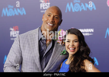 Dwayne Johnson, Auli'je Cravalho à l'AFI Fest 2016 Première mondiale de Disney's 'Moana' tenue à l'Théâtre chinois de Grauman à Hollywood, CA, le 14 novembre 2016. Photo par Joseph Martinez / PictureLux Banque D'Images