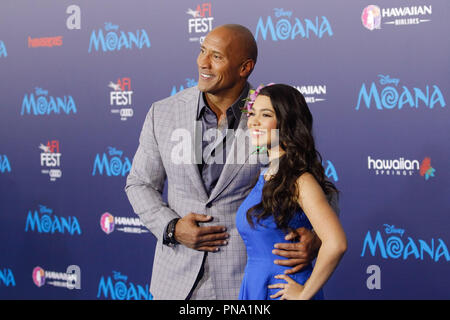 Dwayne Johnson, Auli'je Cravalho à l'AFI Fest 2016 Première mondiale de Disney's 'Moana' tenue à l'Théâtre chinois de Grauman à Hollywood, CA, le 14 novembre 2016. Photo par Joseph Martinez / PictureLux Banque D'Images