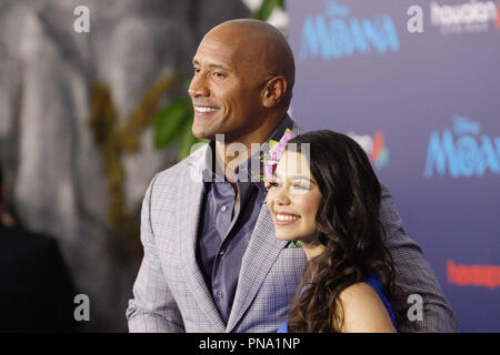 Dwayne Johnson, Auli'je Cravalho à l'AFI Fest 2016 Première mondiale de Disney's 'Moana' tenue à l'Théâtre chinois de Grauman à Hollywood, CA, le 14 novembre 2016. Photo par Joseph Martinez / PictureLux Banque D'Images