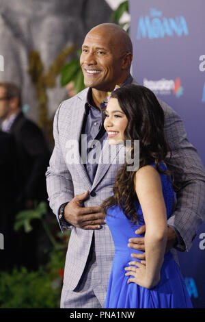 Dwayne Johnson, Auli'je Cravalho à l'AFI Fest 2016 Première mondiale de Disney's 'Moana' tenue à l'Théâtre chinois de Grauman à Hollywood, CA, le 14 novembre 2016. Photo par Joseph Martinez / PictureLux Banque D'Images