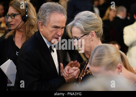 Warren Beatty avec Meryl Streep, le Cecil B. DeMille Award pour sa "contribution exceptionnelle à la culture" à la 74e assemblée annuelle Golden Globe Awards au Beverly Hilton de Los Angeles, CA le 8 janvier 2017. Référence #  33198 Fichier 900CCR pour un usage éditorial uniquement - Tous droits réservés Banque D'Images