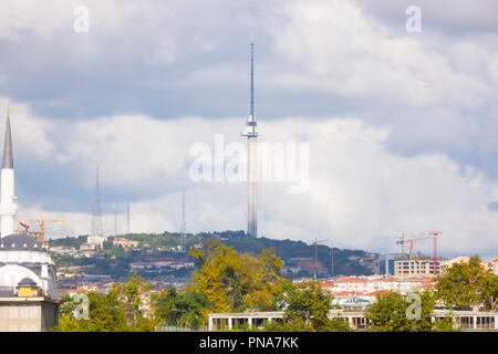 Nouvelle radio et la tour de télévision à Istanbul Camlica Hill est en construction Banque D'Images