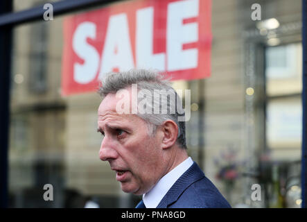 North Antrim MP Ian Paisley à Ballymena comme il l'a gardé son siège après une pétition de révocation n'a pas réussi à attirer suffisamment de signatures. Banque D'Images