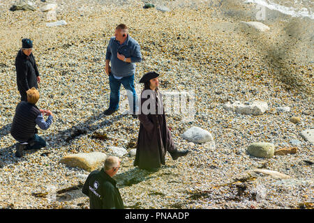 Editorial : UK des stars, Charlestown, Cornwall, UK 19/09/2018. Aiden Turner promenades sur le plateau à Charlestown en tournage pour la dernière série a lieu. Banque D'Images