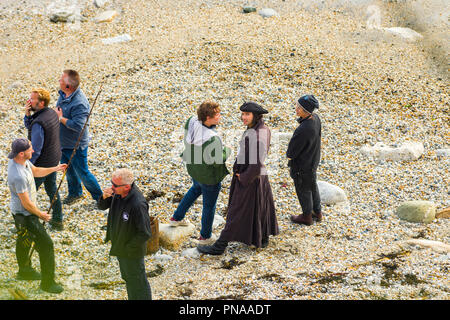 Editorial : UK des stars, Charlestown, Cornwall, UK 19/09/2018. Aiden Turner promenades sur le plateau à Charlestown en tournage pour la dernière série a lieu. Banque D'Images