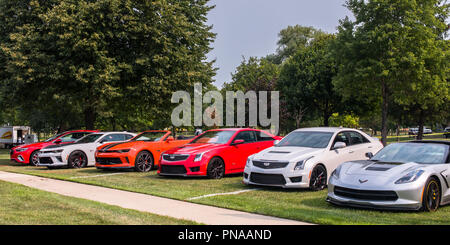 ROYAL OAK, MI/USA - 16 août 2018 : Six sporty voitures de General Motors à la croisière de rêve Woodward Cadillac ATS : (2), (2) Camaro, Corvette (2). Banque D'Images