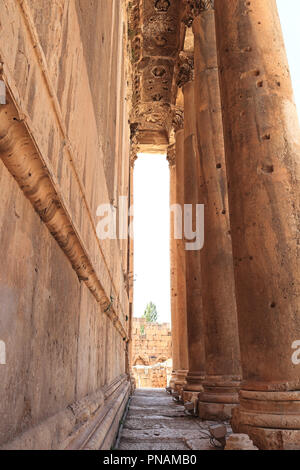 Ruines Romaines de Baalbek, LIBAN - détails des colonnes soutenant le temple romain ceiiling Banque D'Images