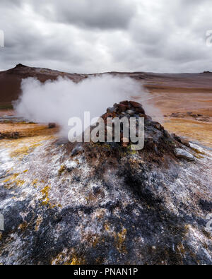 Fumeurs fumerolles sur Hverarond valley Banque D'Images