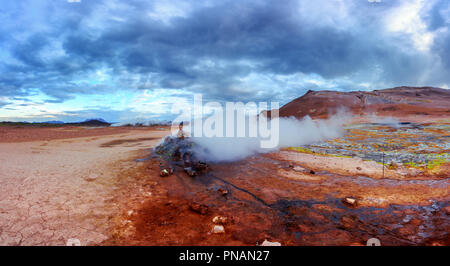 Fumeurs fumerolles sur Hverarond valley Banque D'Images